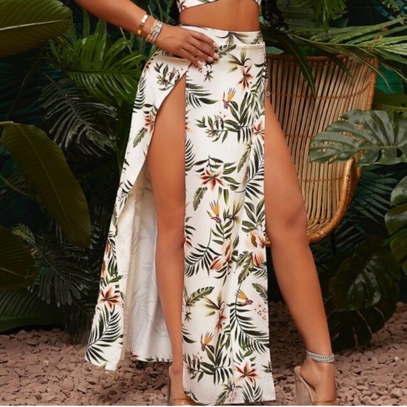 NWOT Tropical Print Maxi Skirt with High Slits - Picture 3 of 10